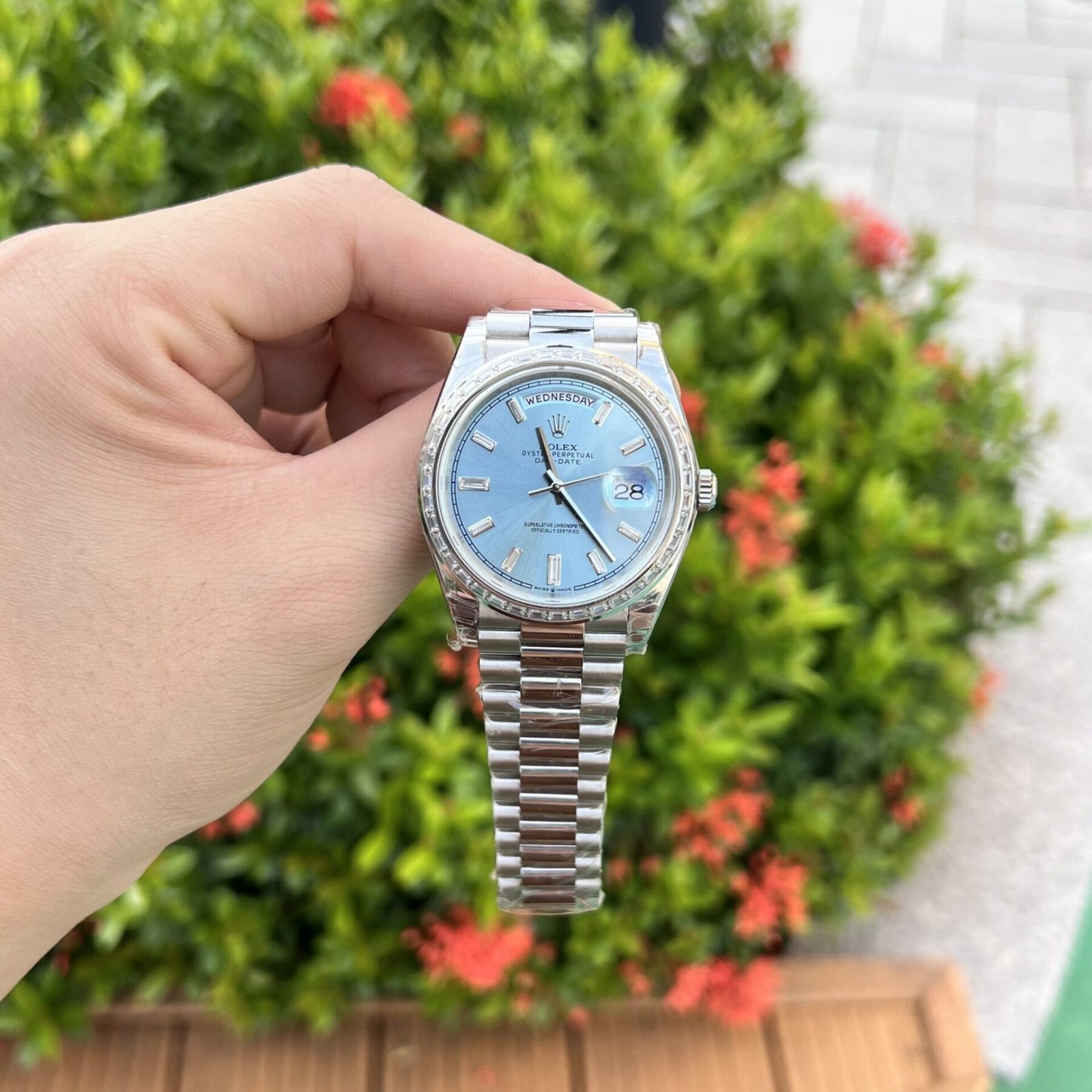1750588297-126.jpg Rolex Day-Date 316L Steel Ice Blue Dial CZ Diamonds 40mm GSF Replica - 图片 1