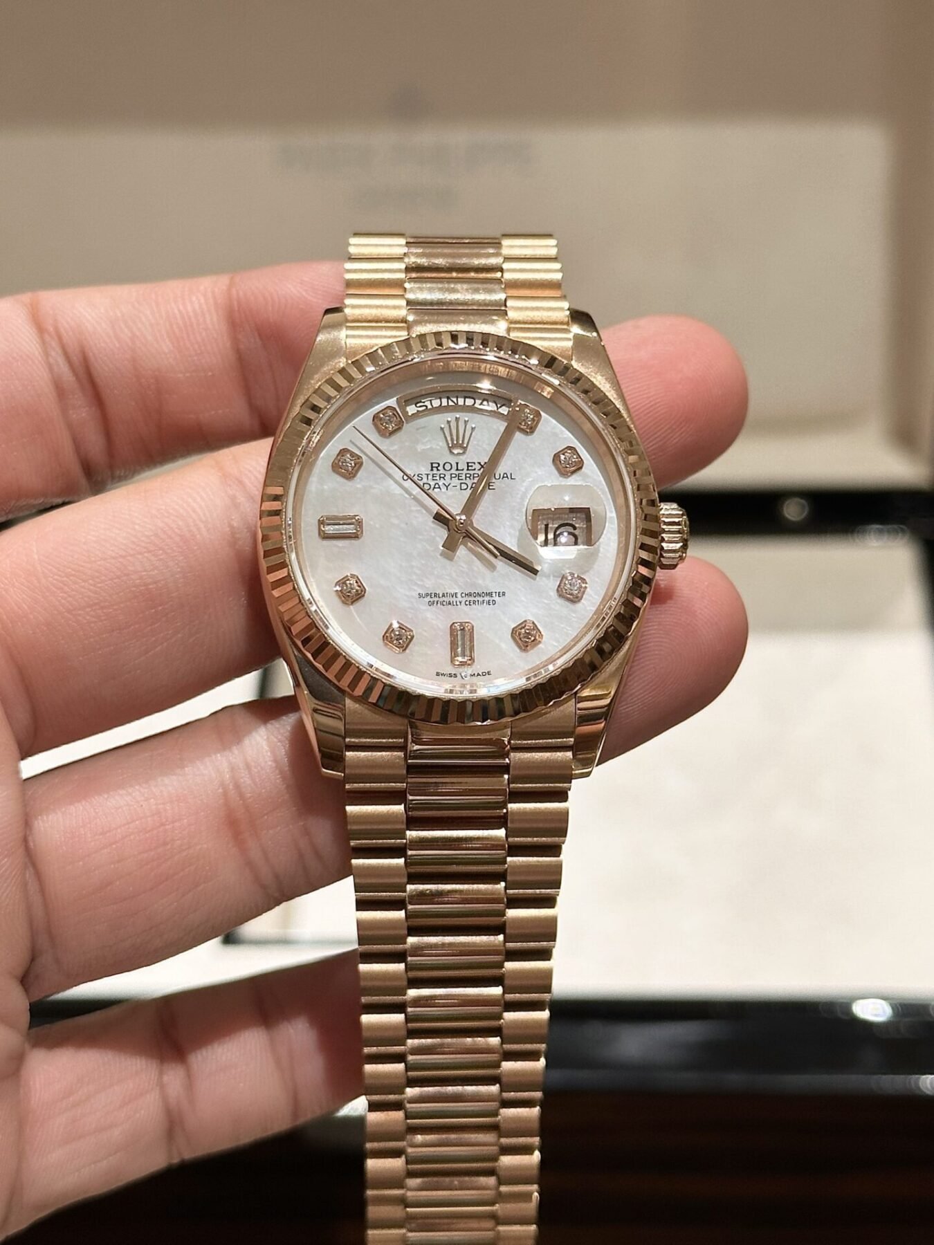 1750588608-242.jpg Rolex Day-Date RG Plated MOP Dial CZ Diamonds 36mm EWF Replica - 图片 1
