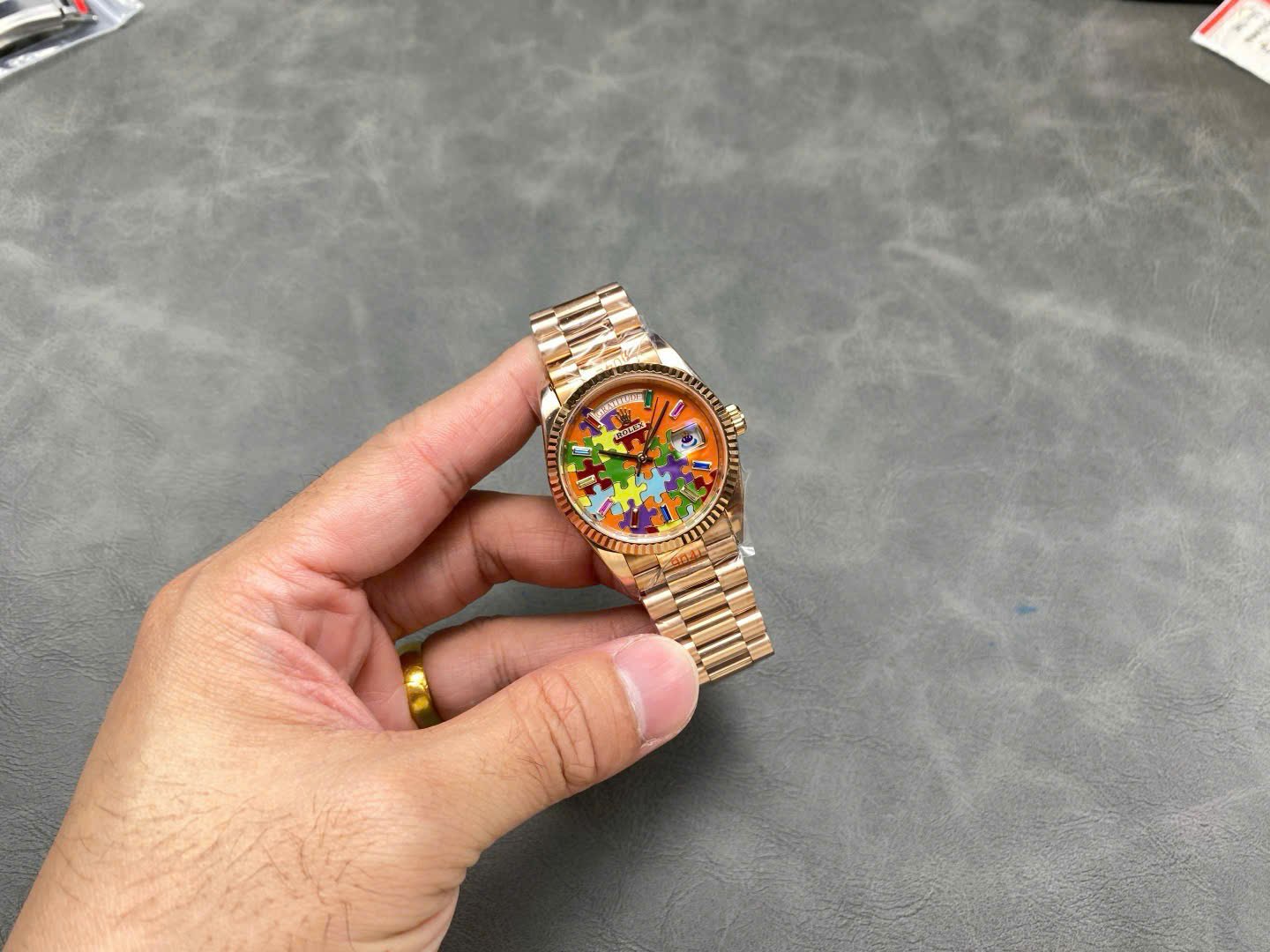 1750589566-599.jpg Rolex Day-Date 128235 RG Plated Puzzle Motif Dial 36mm Super Clone - 图片 1
