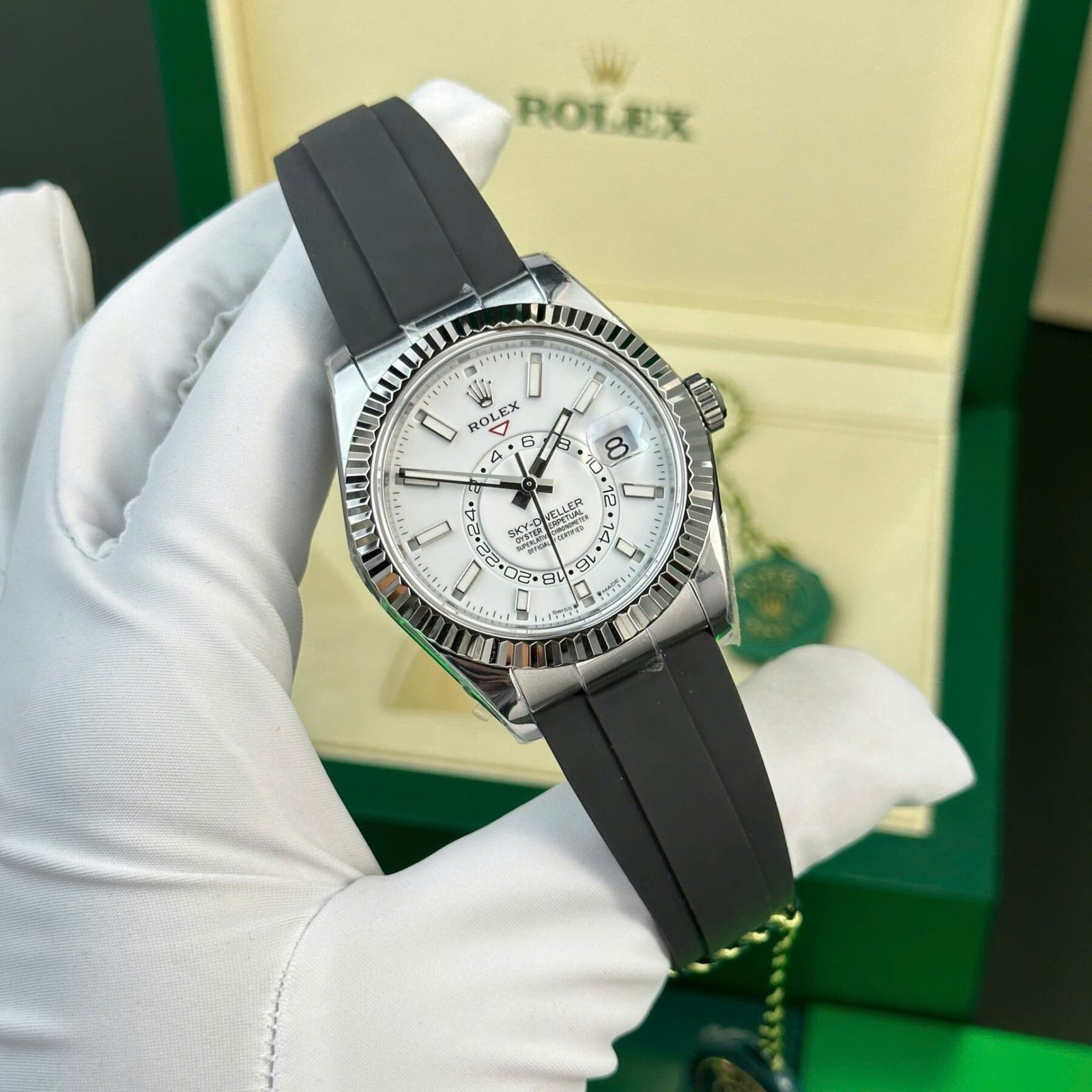 1750589682-640.jpg Rolex Sky-Dweller 904L Steel White Dial 42mm Oysterflex Super Clone - 图片 1